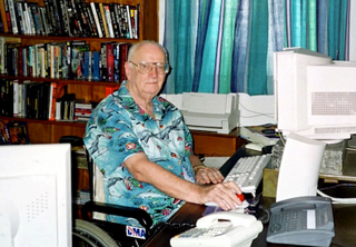 Illustration for article titled Famous Scifi And Fantasy Authors In Their Workspaces